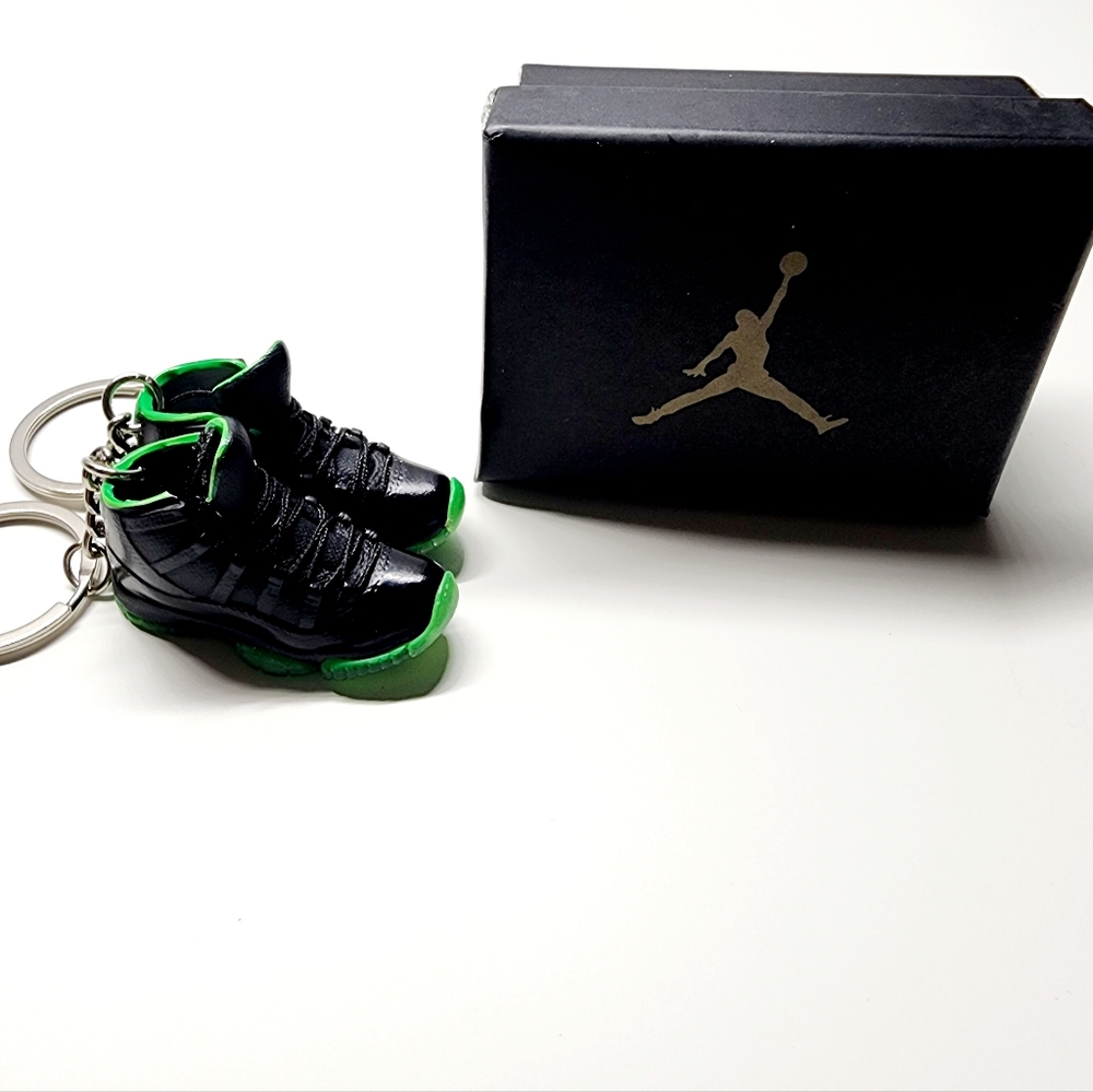 3D Mini Sneakers Shoe Keychains With Mini Shoe Box Great Gift For Your Loved One